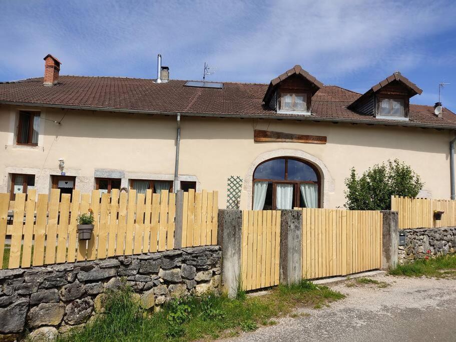 Les Cabanes De Pellier Charcier Extérieur photo